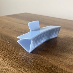NWOT Chunks Baby Blue Box Claw Hair Clip